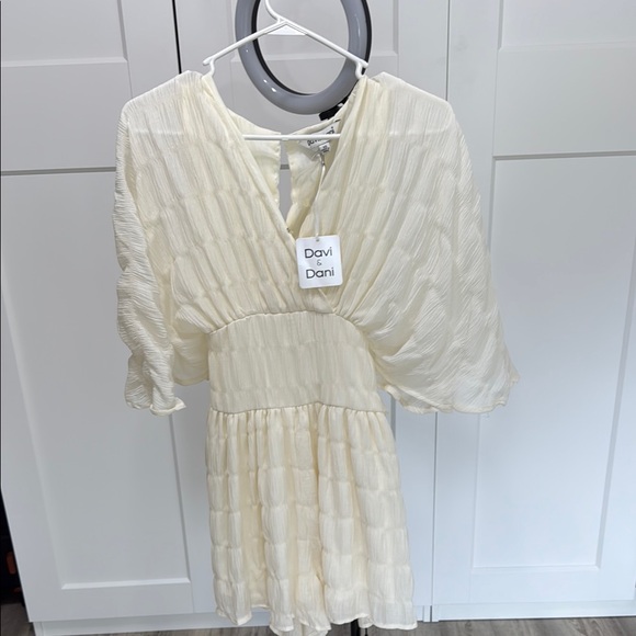 Vici, Davi & Dani Cream Dress - Picture 1 of 2